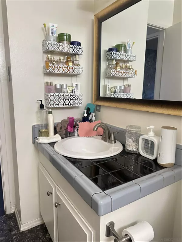 Visa, CA 92084,1046 Bartlett