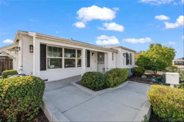 San Diego, CA 92115,4866 Lorraine Dr.