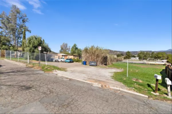 Lakeside, CA 92040,11816 Waterhill Rd