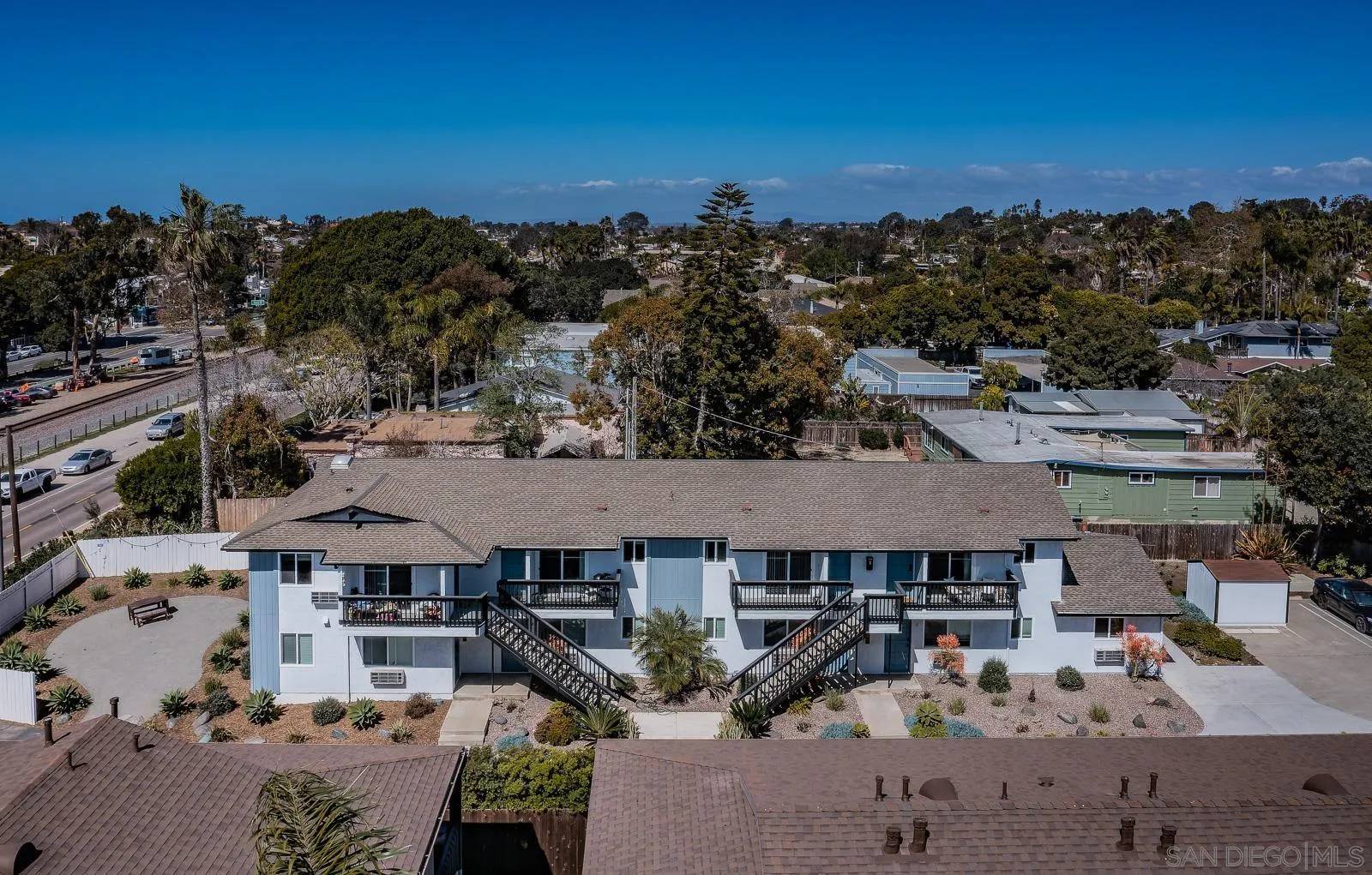Encinitas, CA 92024,951 N Vulcan Ave