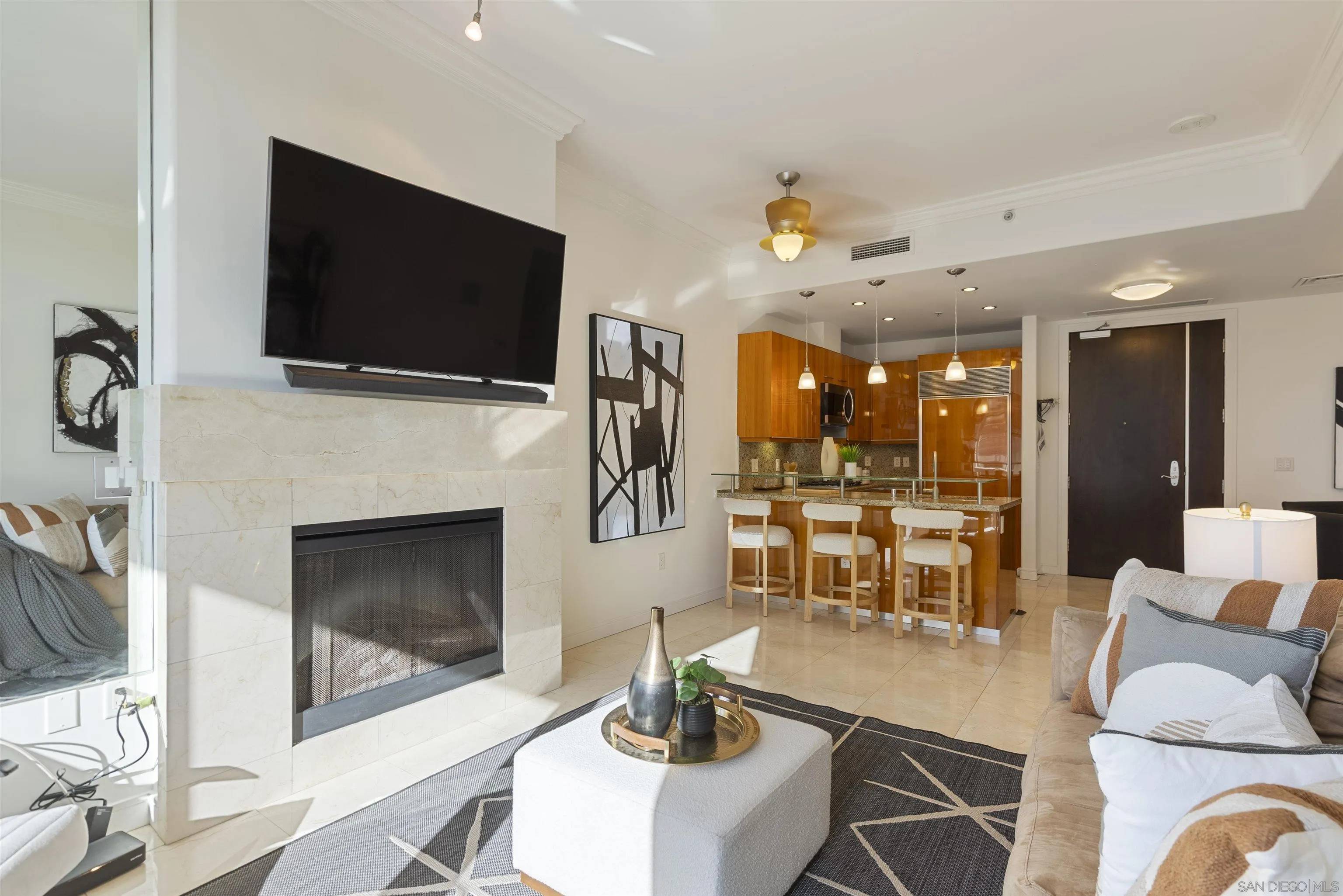 San Diego, CA 92101,550 Front St #407