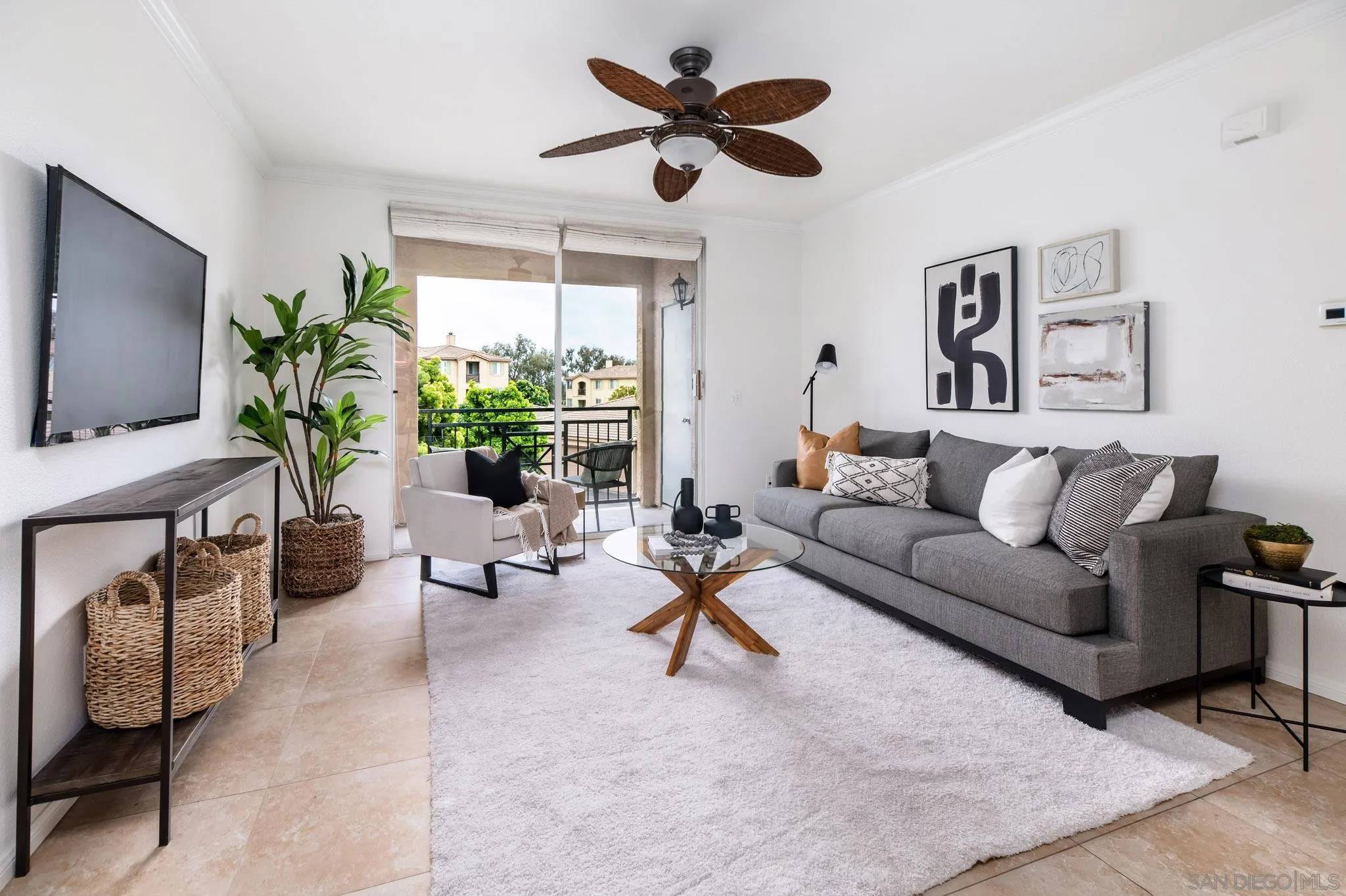 San Diego, CA 92130,3840 Elijah Ct #825