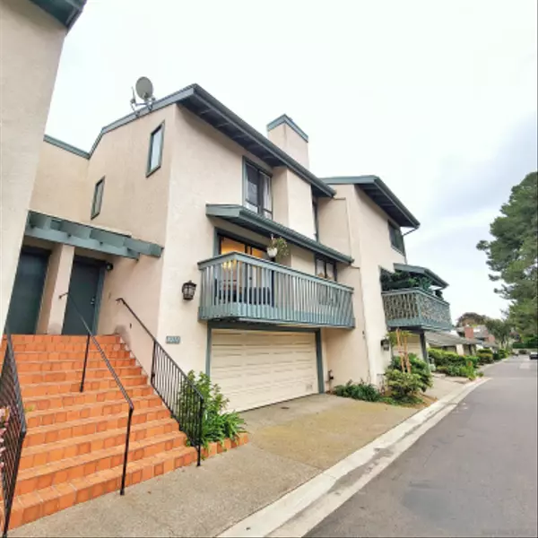 8271 Caminito Modena, La Jolla, CA 92037