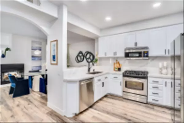 Coronado, CA 92118,344 Orange Ave #203