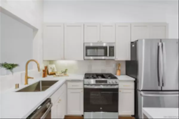 La Jolla, CA 92037,8860 Villa La Jolla Dr #311