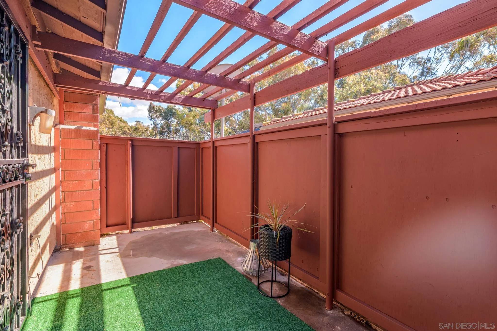 San Ysidro, CA 92173,1560 Terrace Pine Ln #A