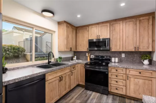 San Diego, CA 92128,17459 Plaza Dolores