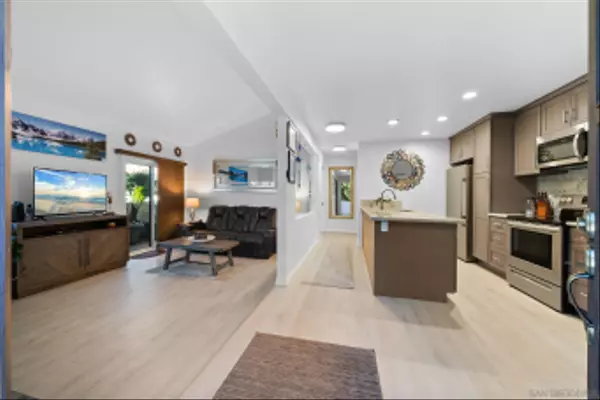 Del Mar, CA 92014,13681 Ruette Le Parc #F