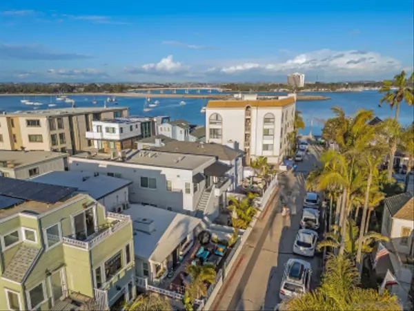 San Diego, CA 92109,822 Capistrano Pl