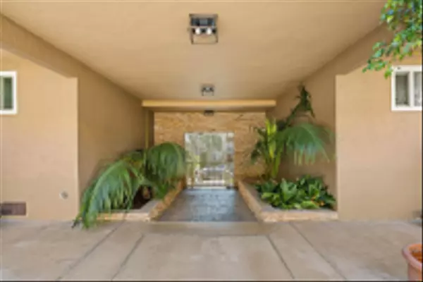 San Diego, CA 92115,5510 Adelaide Avenue #4