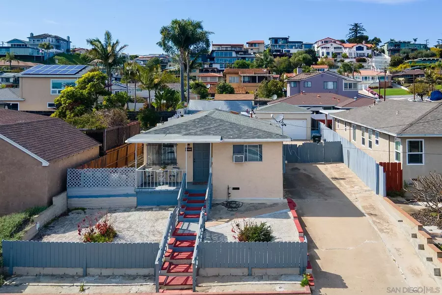 1566 Evergreen St, San Diego, CA 92106