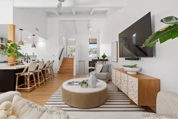Carlsbad, CA 92009,2874 Luciernaga St