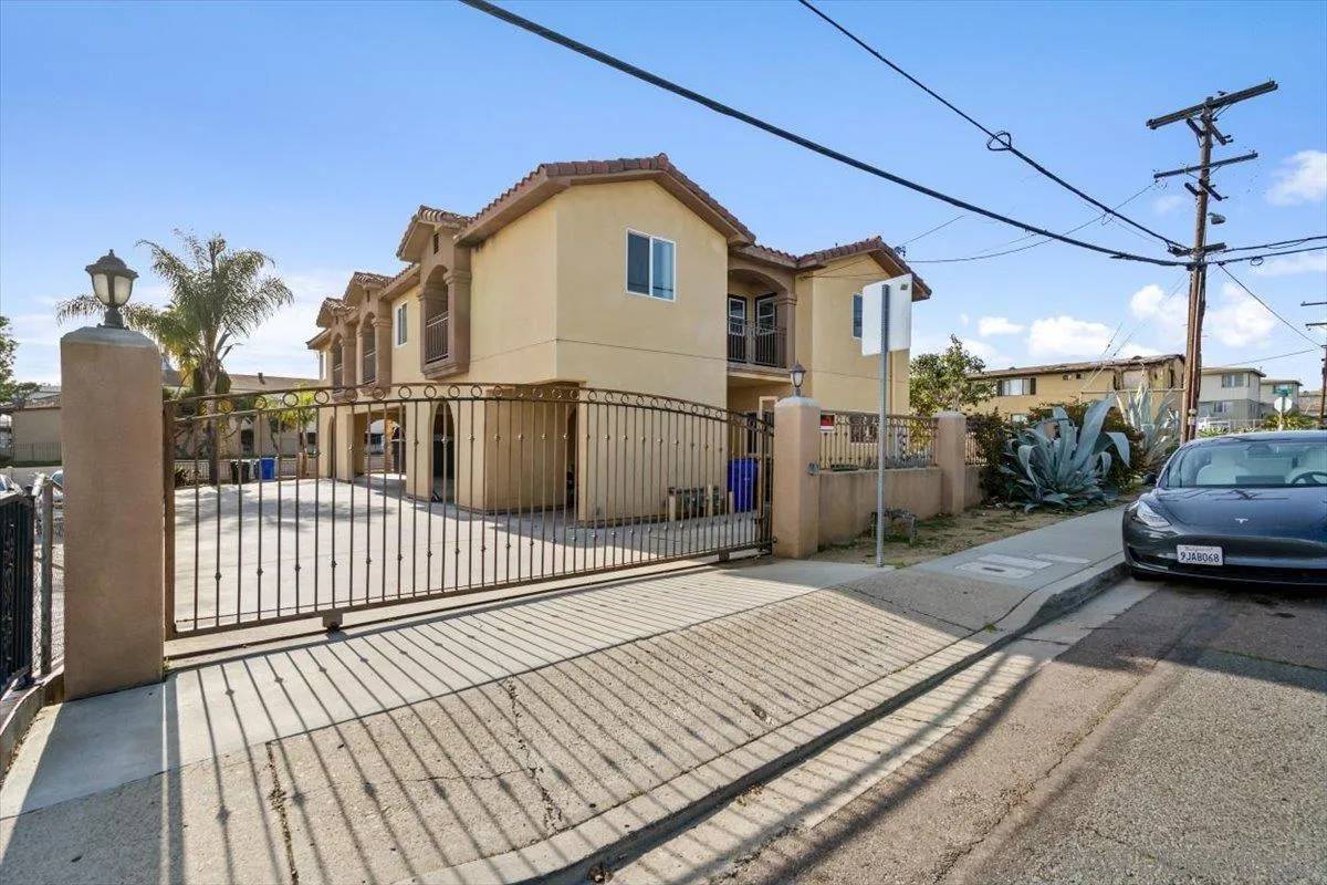 San Diego, CA 92111,7009-11 Tait St