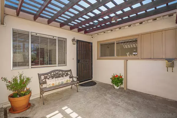 La Mesa, CA 91942,5393 Mary Fellows Avenue