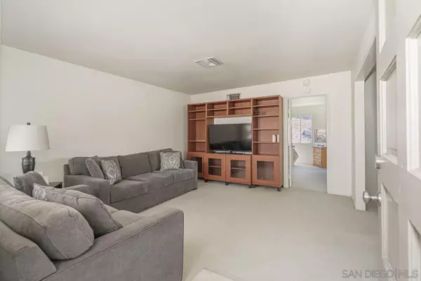 La Mesa, CA 91942,5393 Mary Fellows Avenue