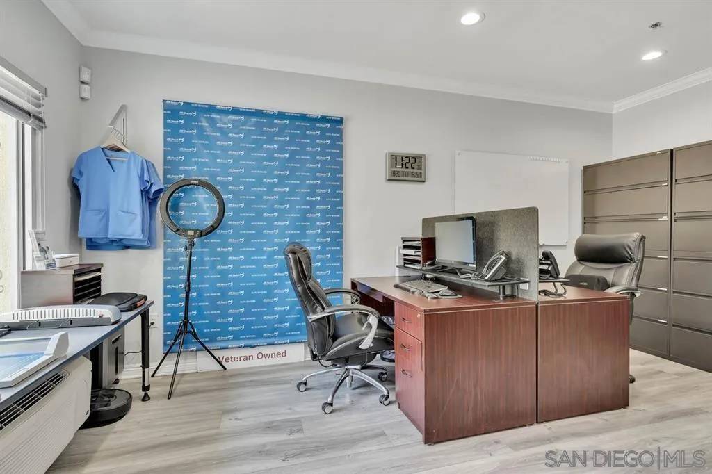 La Mesa, CA 91942,7745 El Cajon Blvd Unit 100