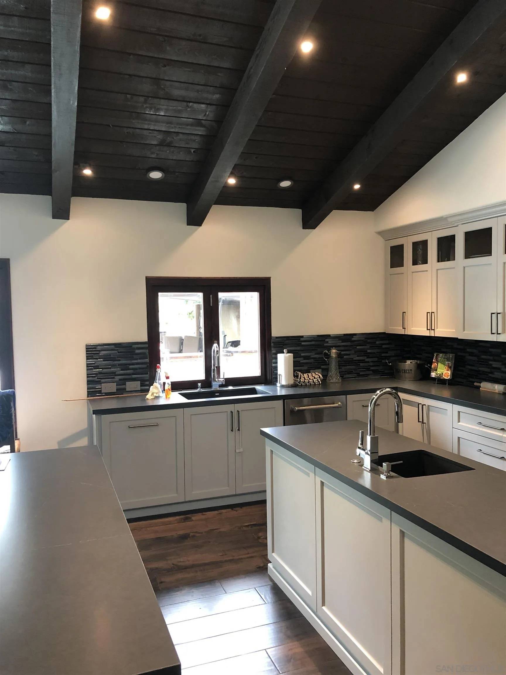 Encinitas, CA 92024,1153 Crest Dr
