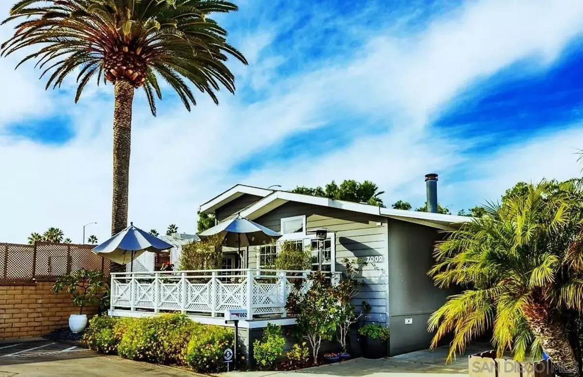 Carlsbad, CA 92011,7002 San Bartolo St #30