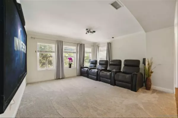 Oceanside, CA 92057,5442 Toucanet Ct