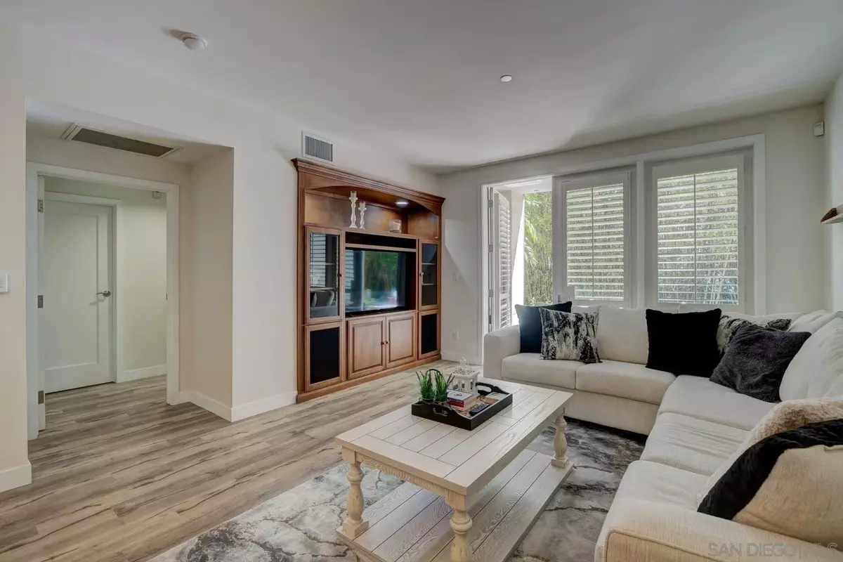 La Jolla, CA 92037,5410 La Jolla Blvd #A106