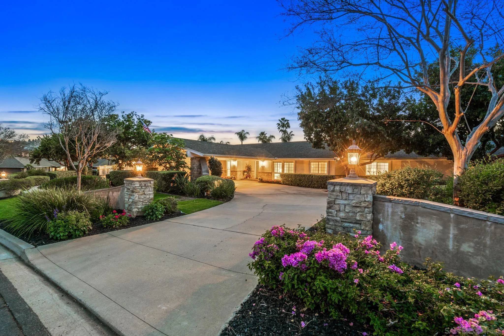 El Cajon, CA 92019,650 Colinas Mira