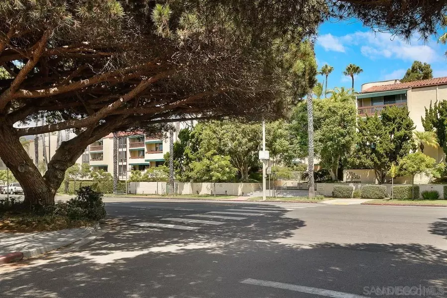 6455 La Jolla Blvd #104, La Jolla, CA 92037