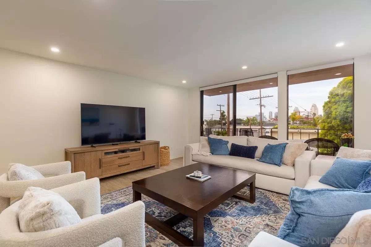 Coronado, CA 92118,200 Orange Ave #206