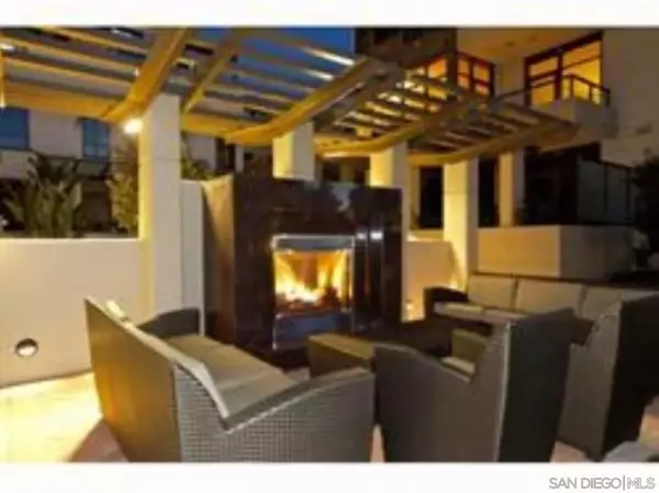 San Diego, CA 92101,700 W E St #2902