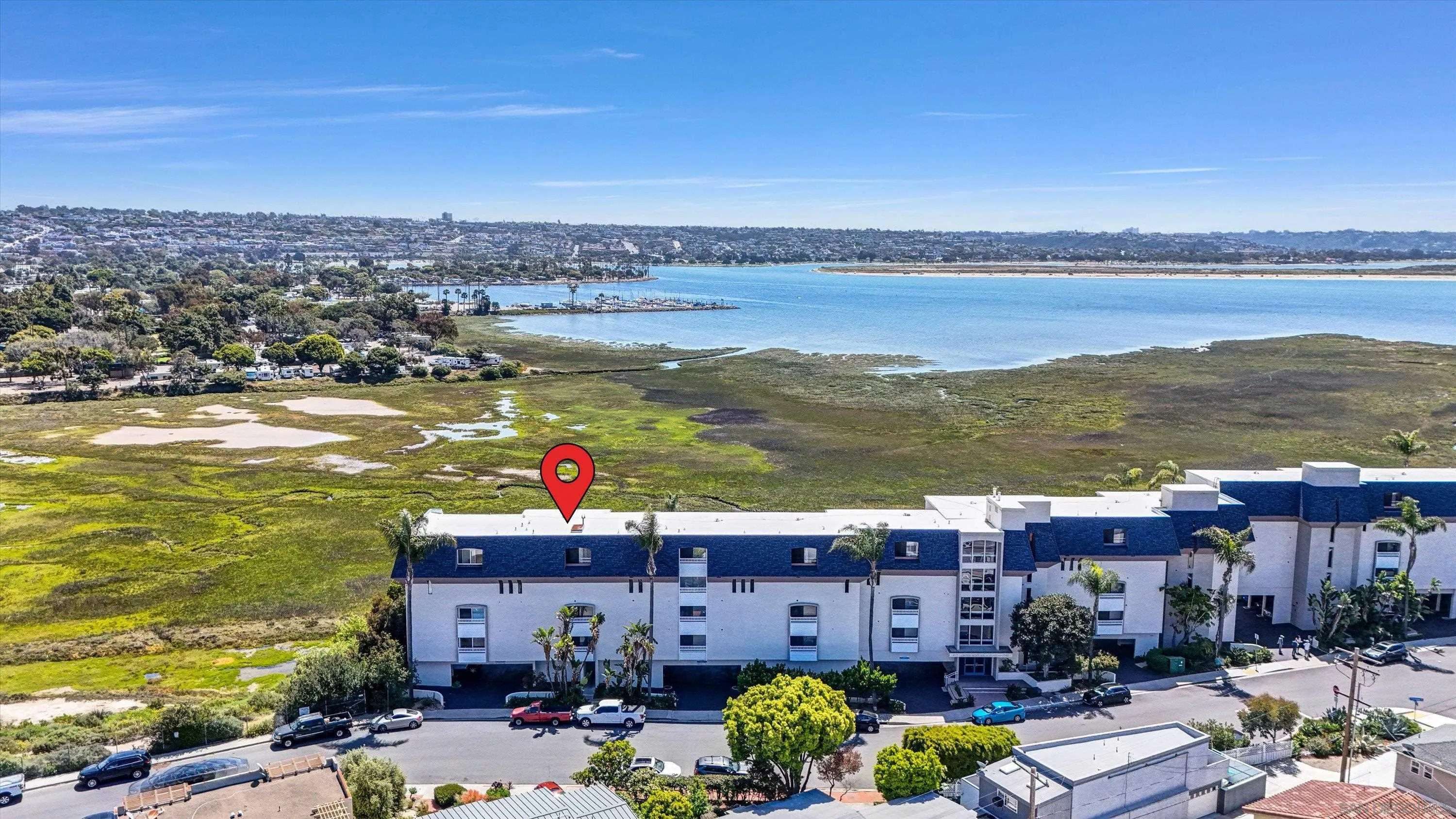 4013 Crown Point #V4, Pacific Beach, CA 92109