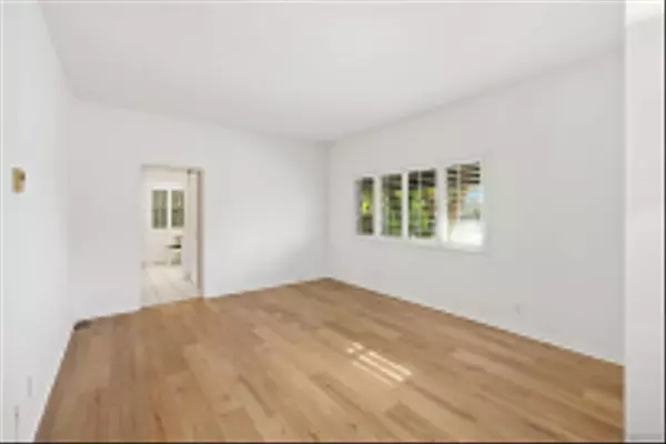 La Jolla, CA 92037,415 Gravilla St #11