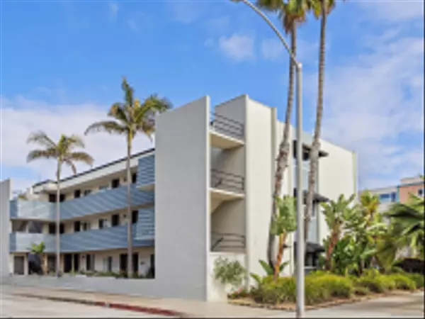 La Jolla, CA 92037,415 Gravilla St #11