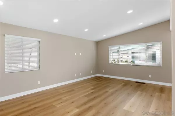 Carlsbad, CA 92011,7226 San Bartolo Street #204