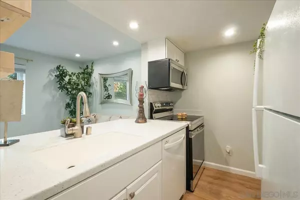 San Diego, CA 92110,5736 Lauretta St #3