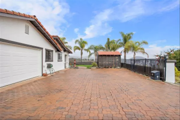 Fallbrook, CA 92028,728 Rainbow Hills Rd