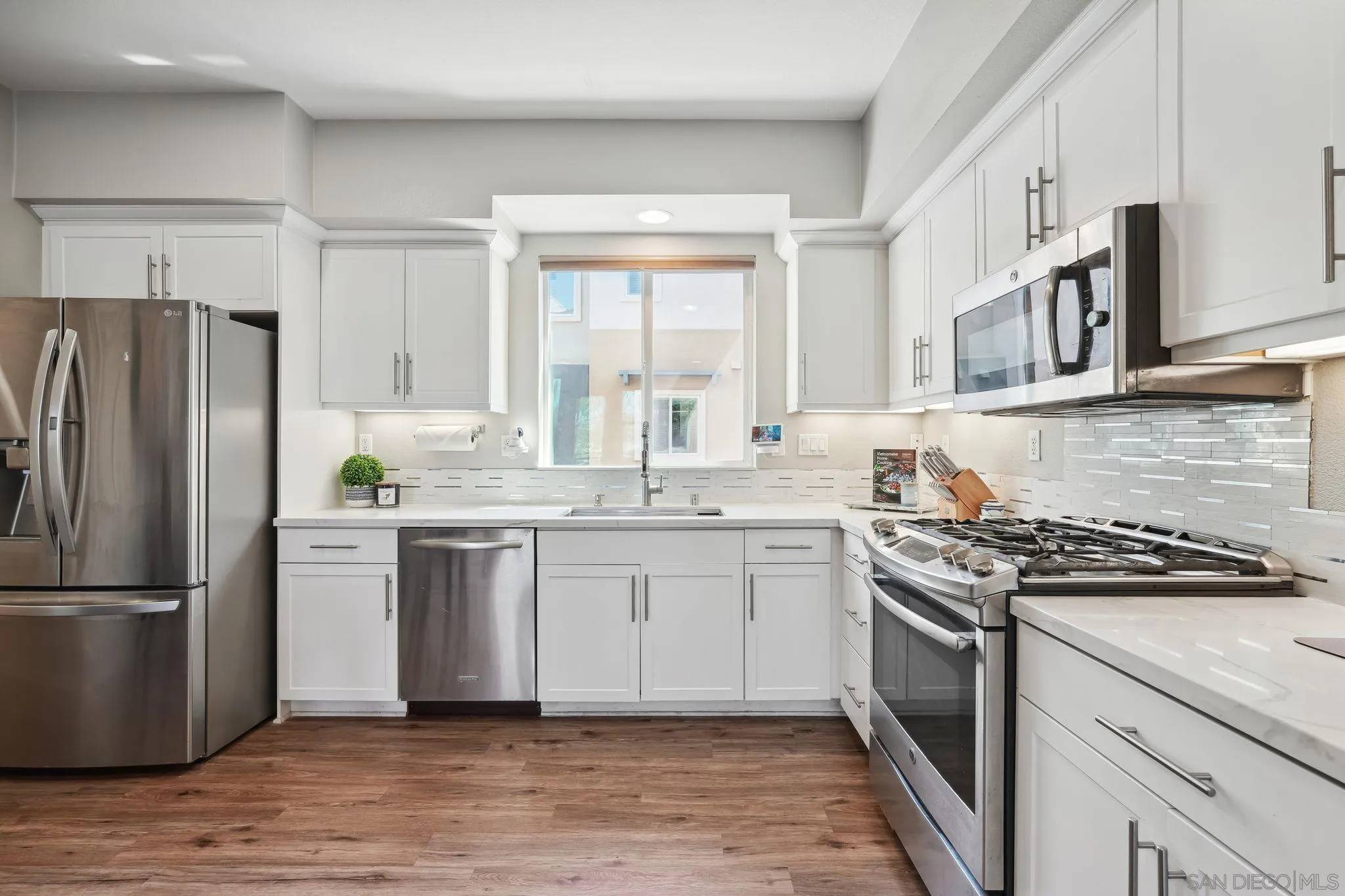 219 Antoni Gln #1206, Escondido, CA 92025