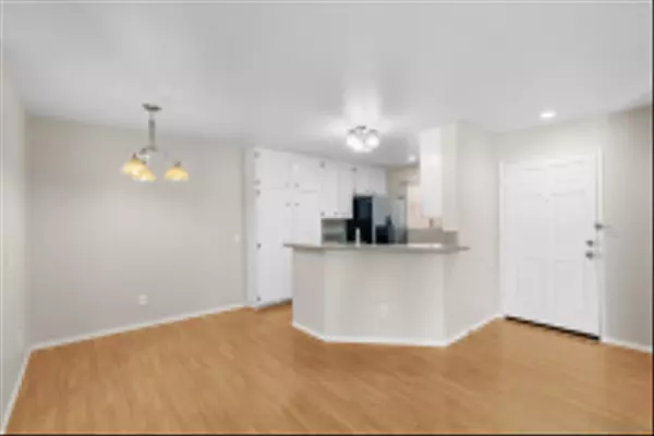 San Diego, CA 92111,7127 Camino Degrazia #127