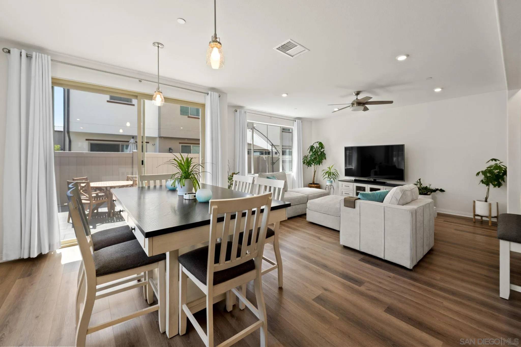 Oceanside, CA 92056,1743 Valley Oak Way