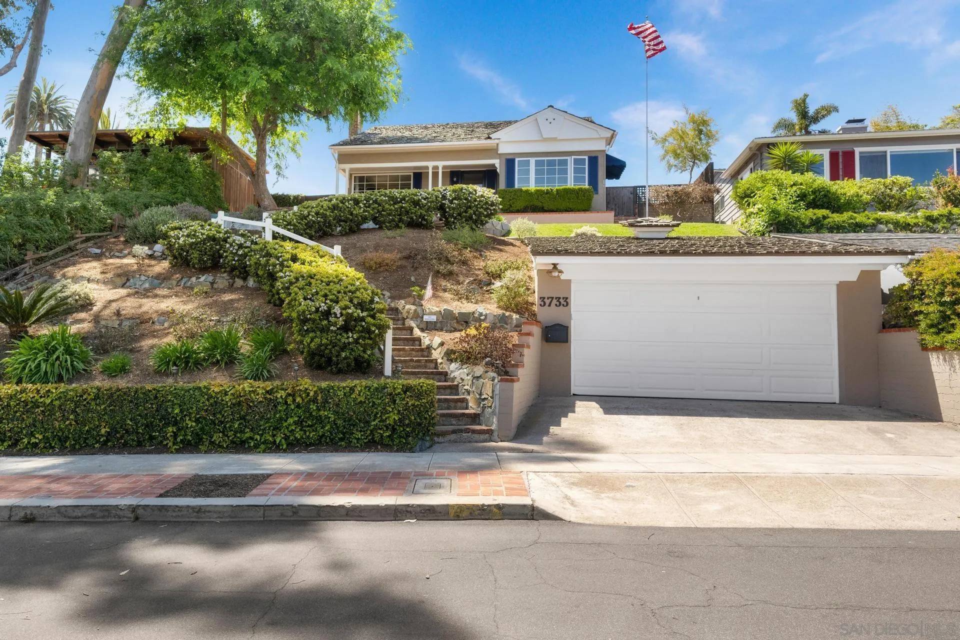 San Diego, CA 92107,3733 La Cresta Dr