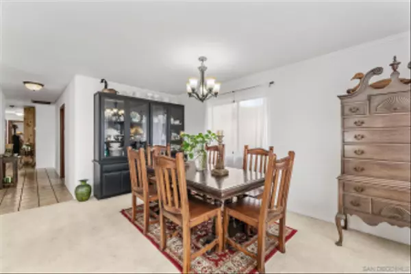 Escondido, CA 92026,1109 Hilo Gln