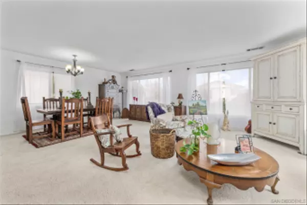 Escondido, CA 92026,1109 Hilo Gln