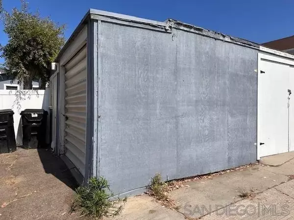 La Jolla, CA 92037,609 Genter