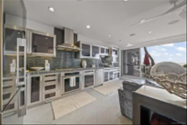 San Diego, CA 92109,2999 Ocean Front Walk #1