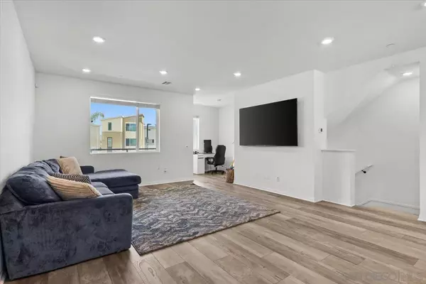 Chula Vista, CA 91915,1993 Strata