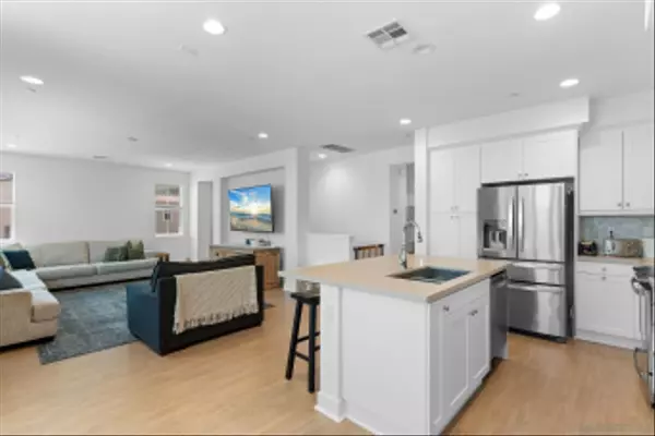 8702 Barbados Lane, Santee, CA 92071
