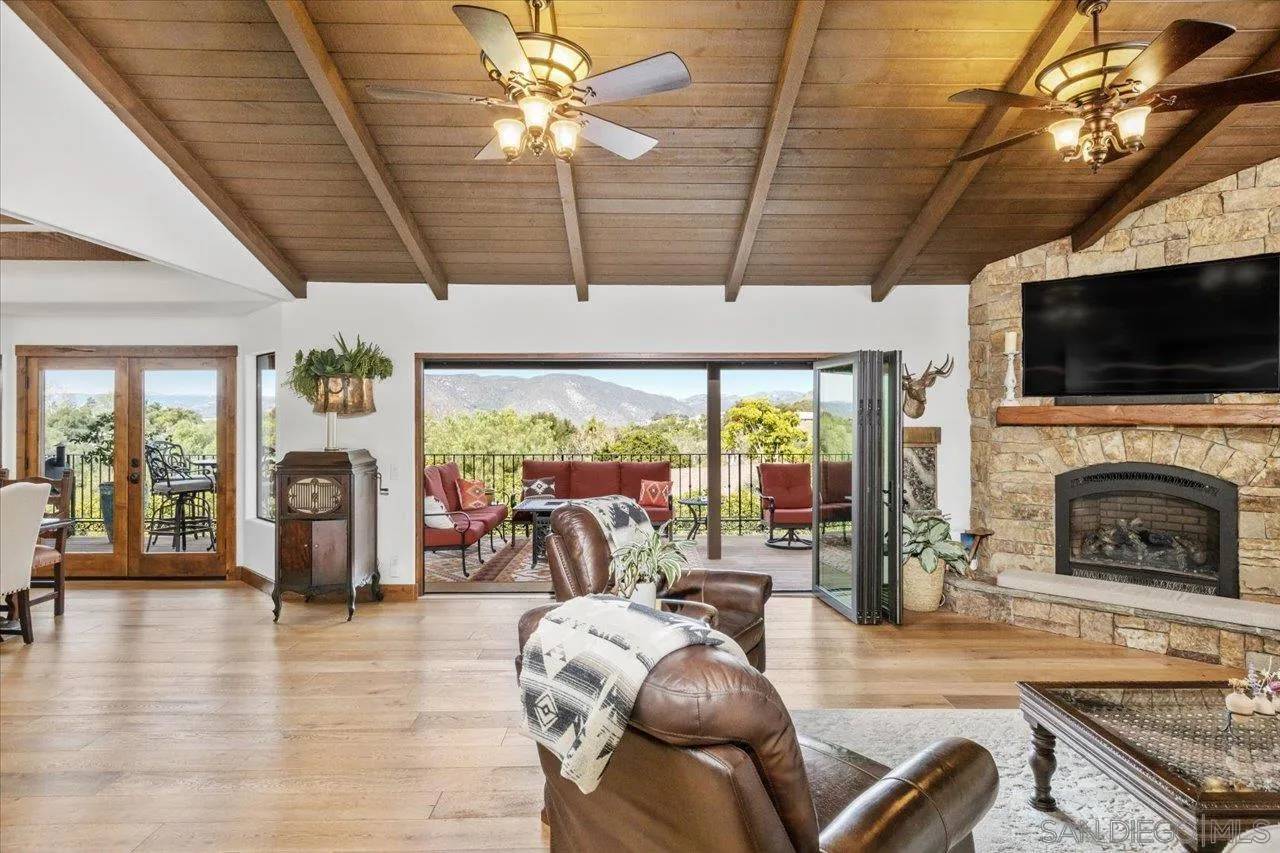 1379 Sunny Heights Road, Fallbrook, CA 92028