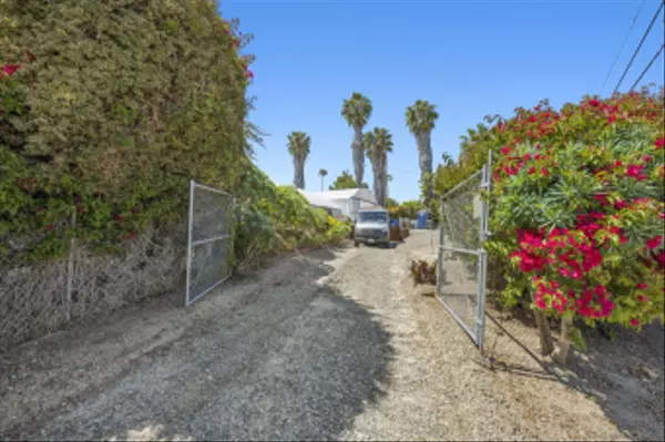 Vista, CA 92081,1037 Buena Vista Drive #37
