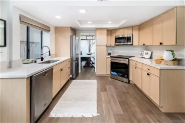 Carlsbad, CA 92011,6882 Alderwood Dr