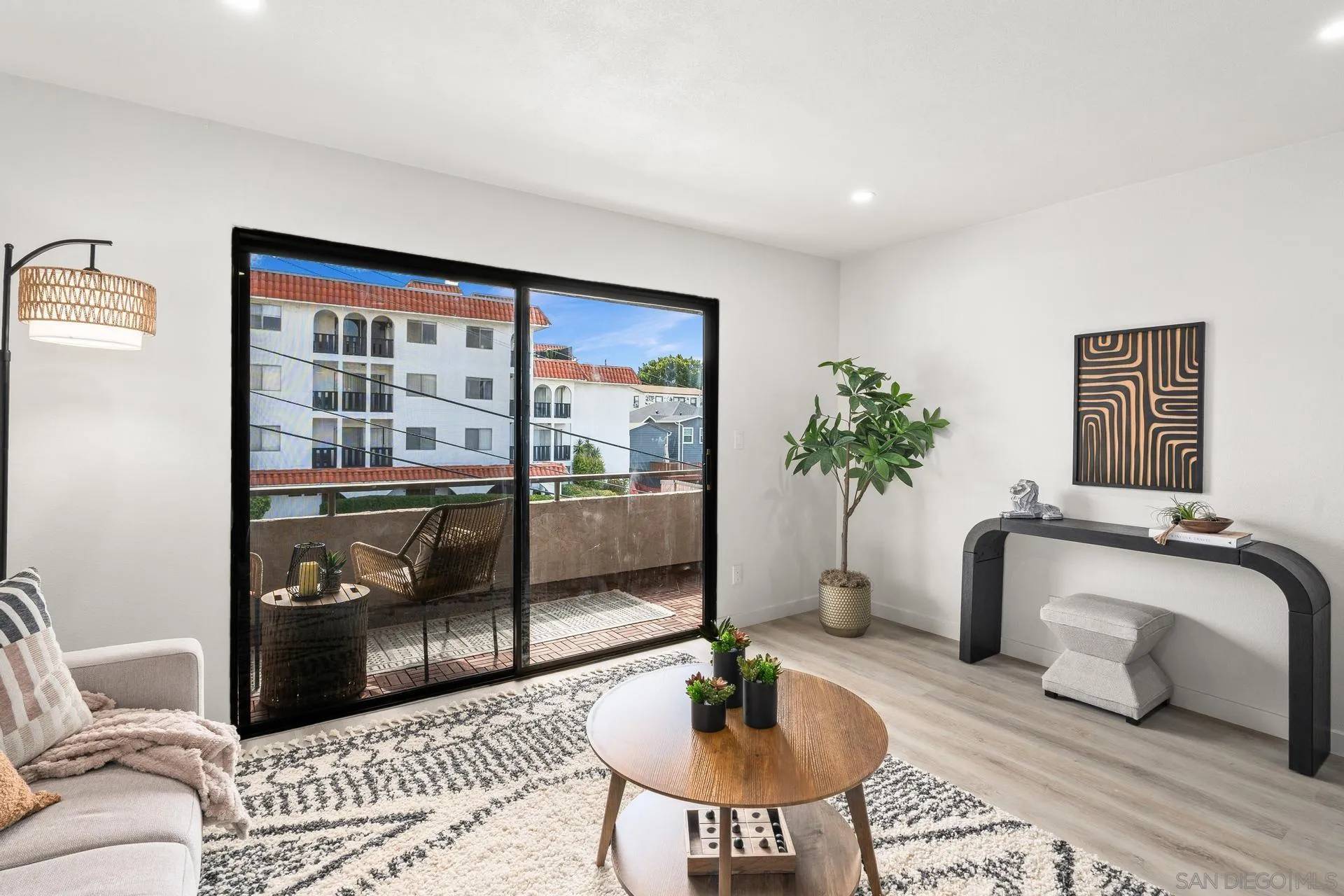 San Diego, CA 92103,3940 Dove St #312