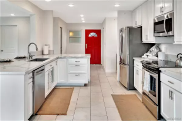 San Diego, CA 92107,2370 Caminito Afuera