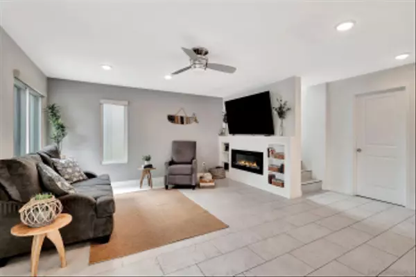 San Diego, CA 92107,2370 Caminito Afuera